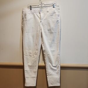 Democracy Women's Off-White Cropped Jeans